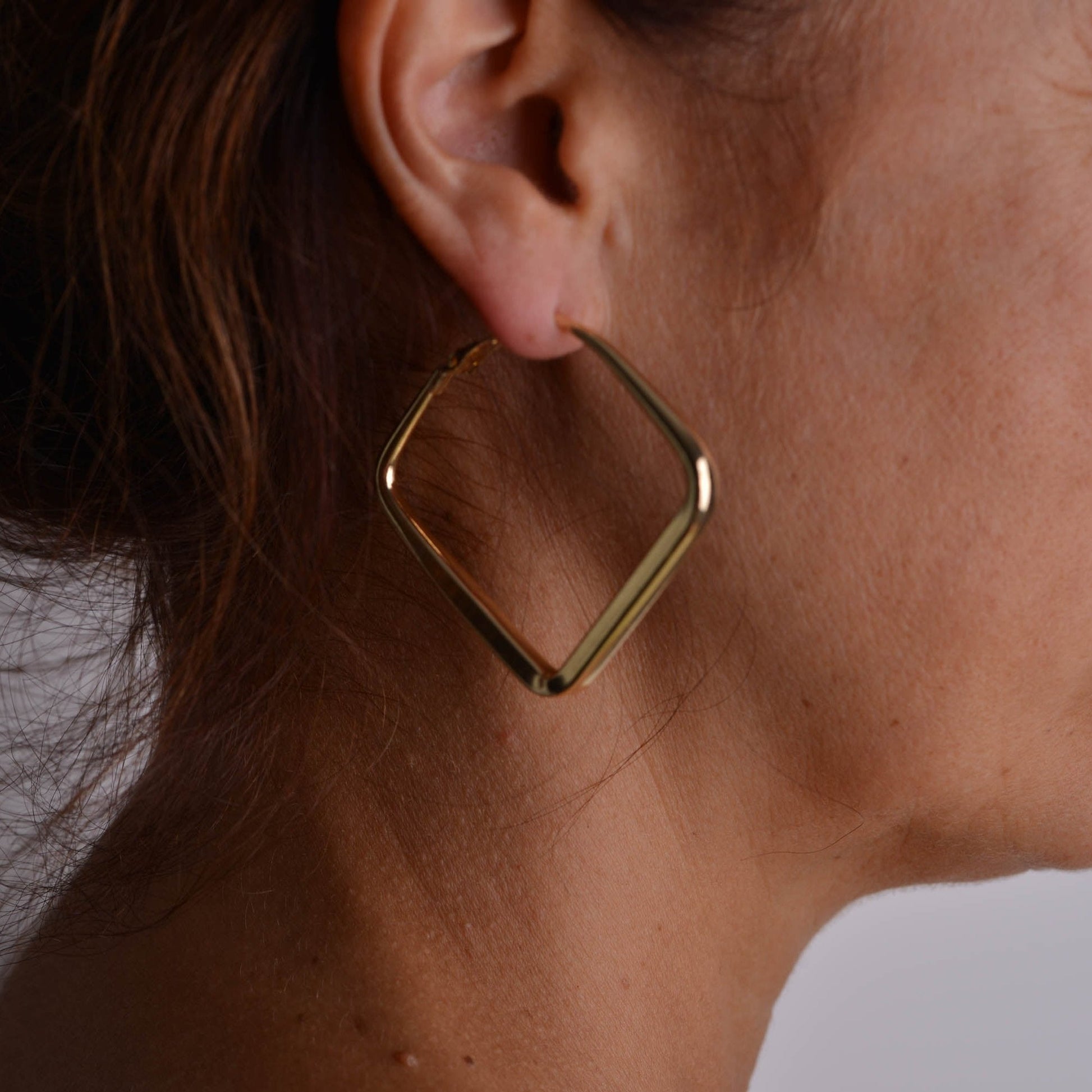 Large Geometric Hoops