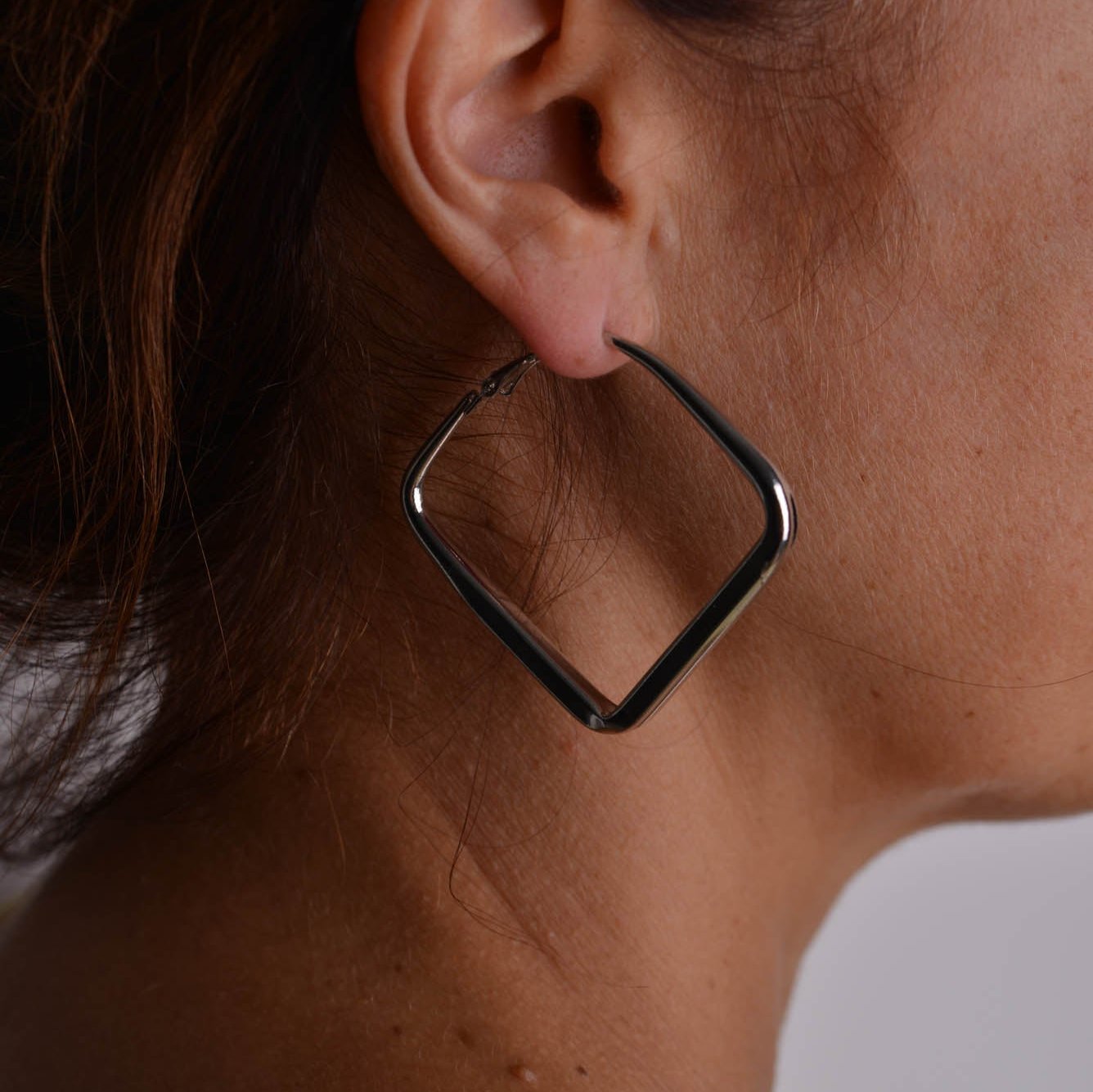 Large Geometric Hoops