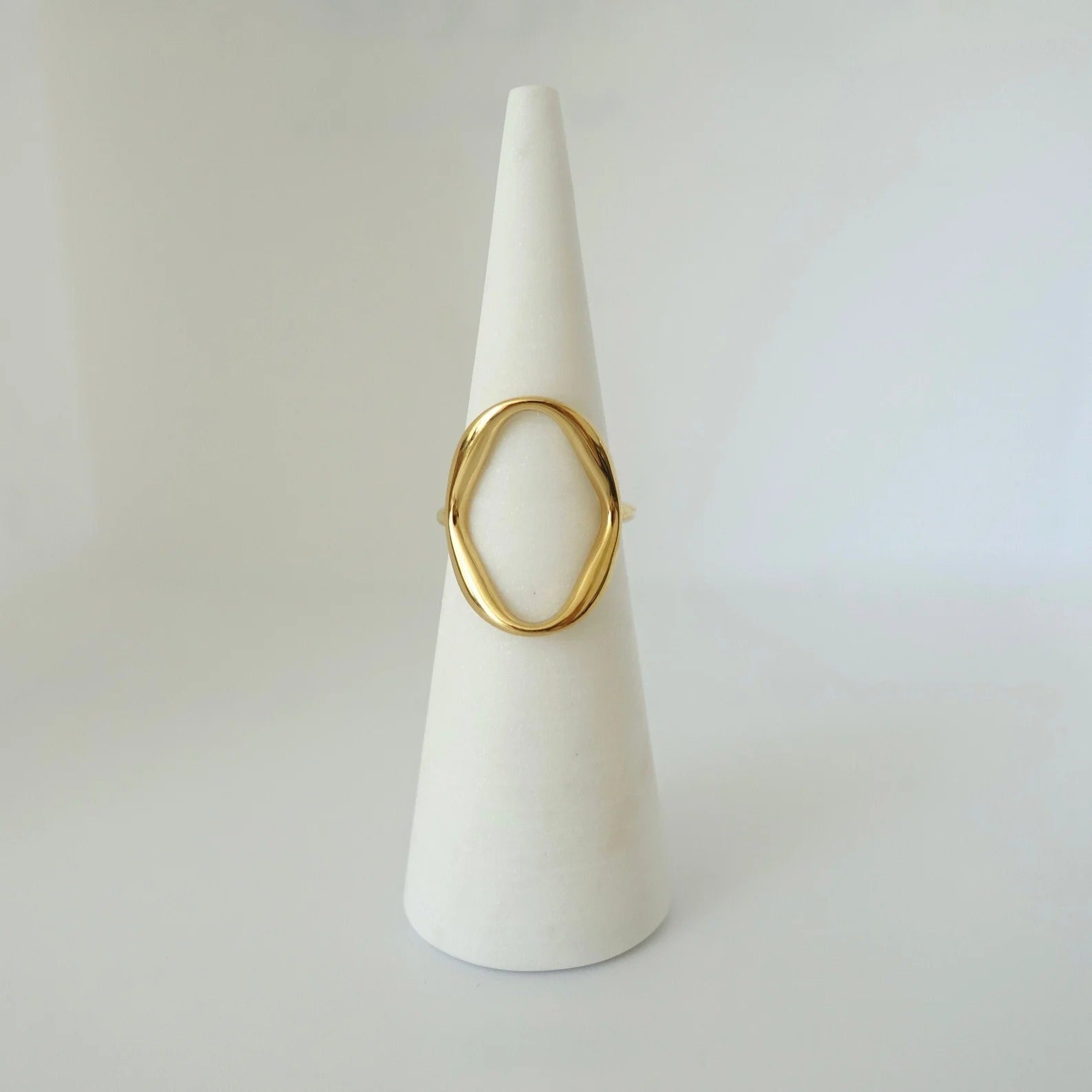 Modern Round Oval Gold Rings