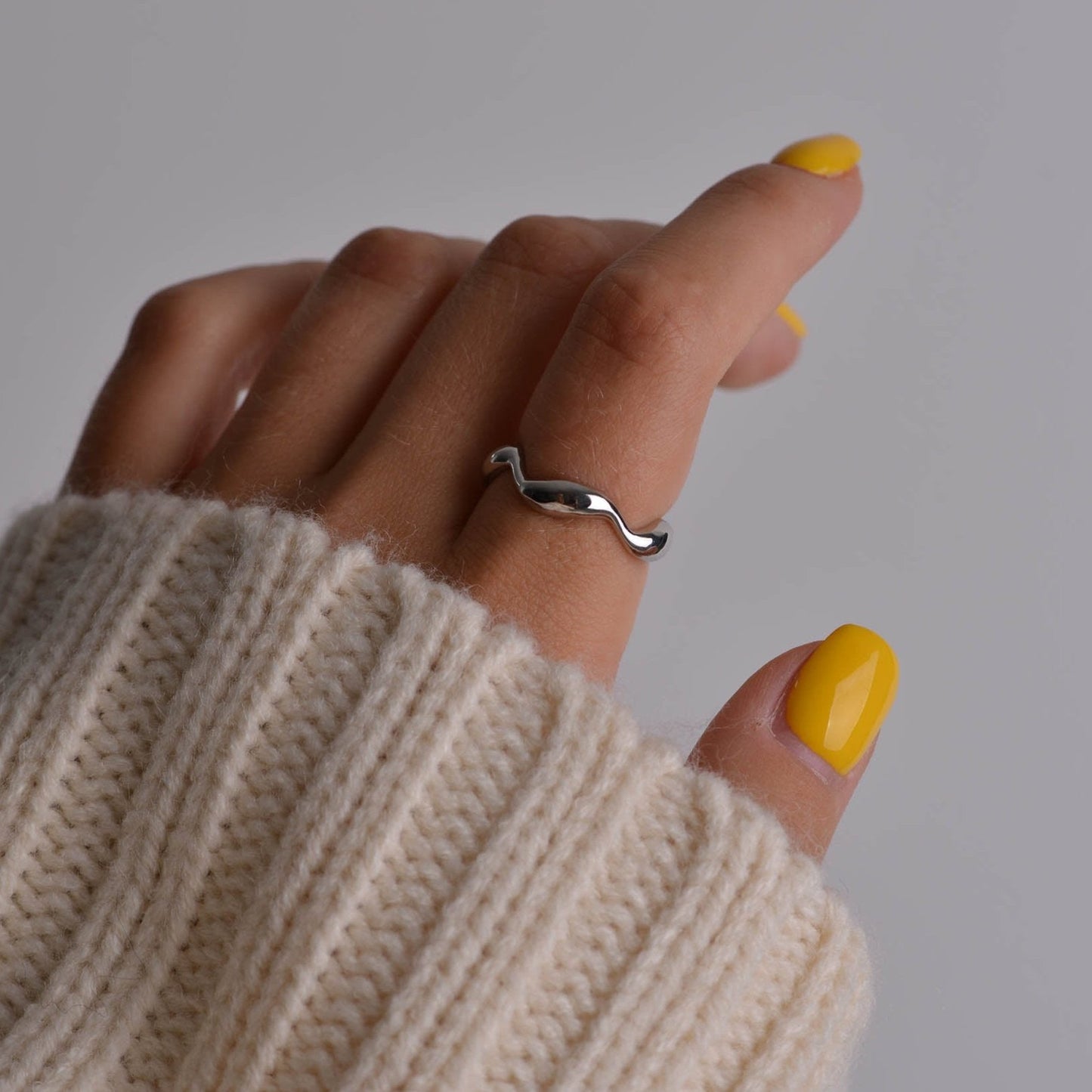 Twisted Wavy Rings