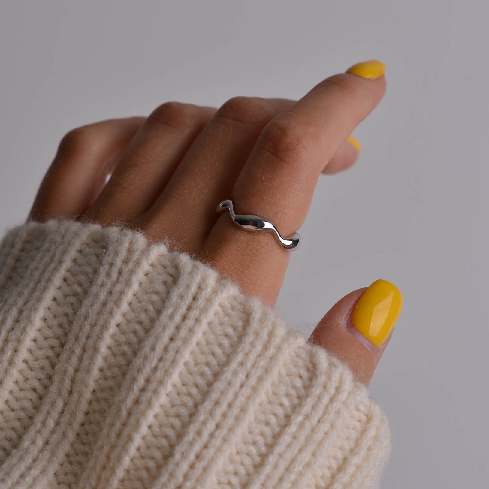 Twisted Wavy Rings
