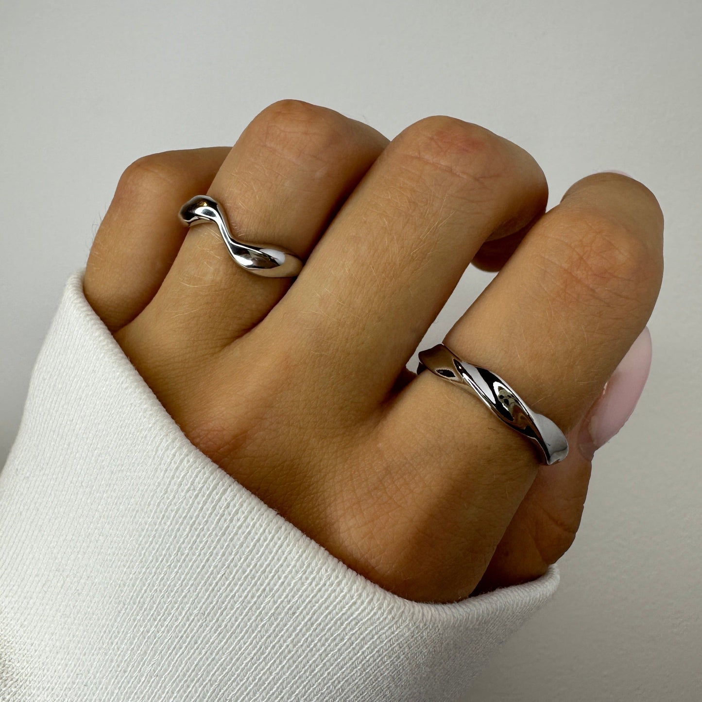 Twisted Wavy Rings