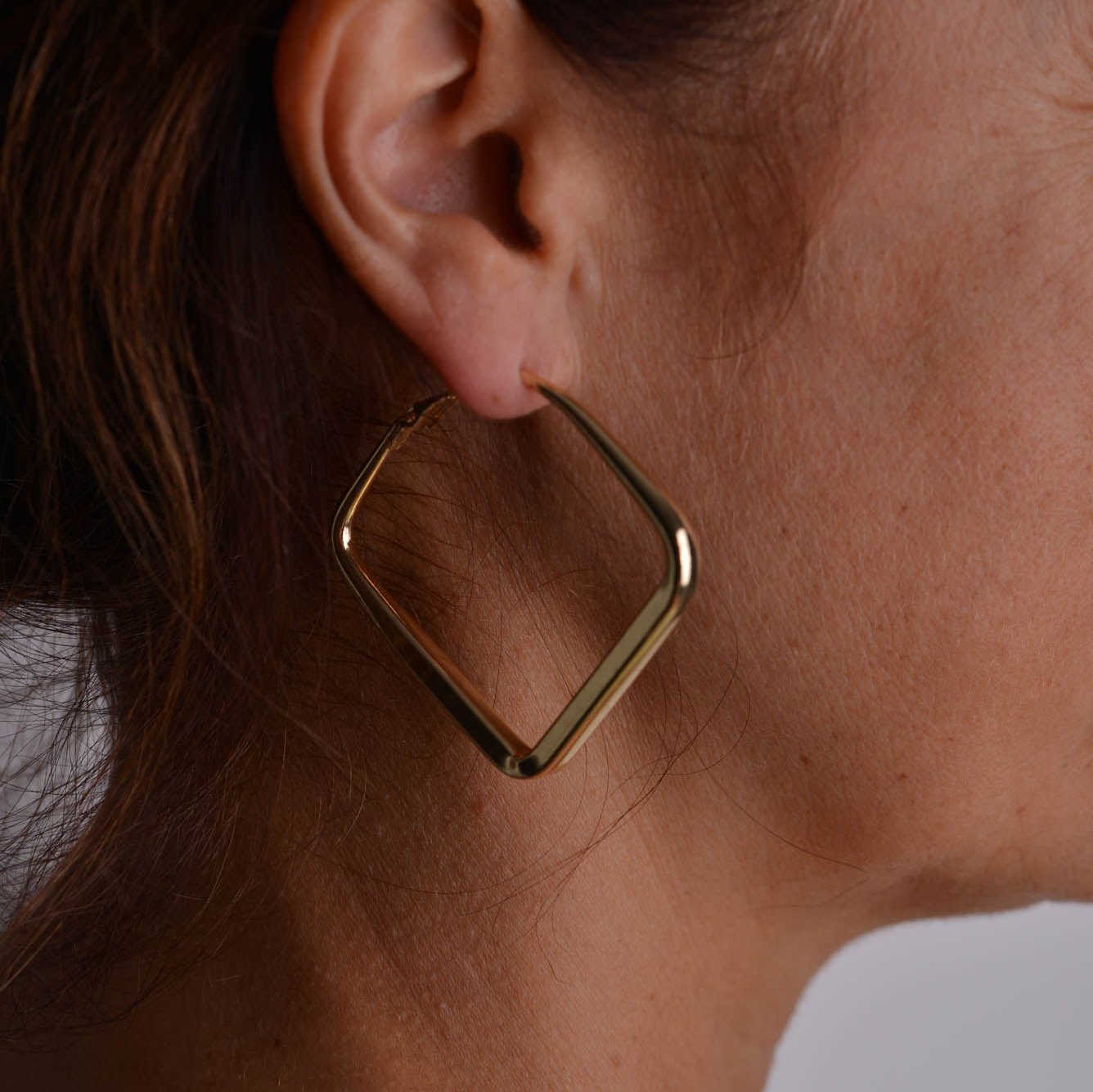 Large Geometric Hoops