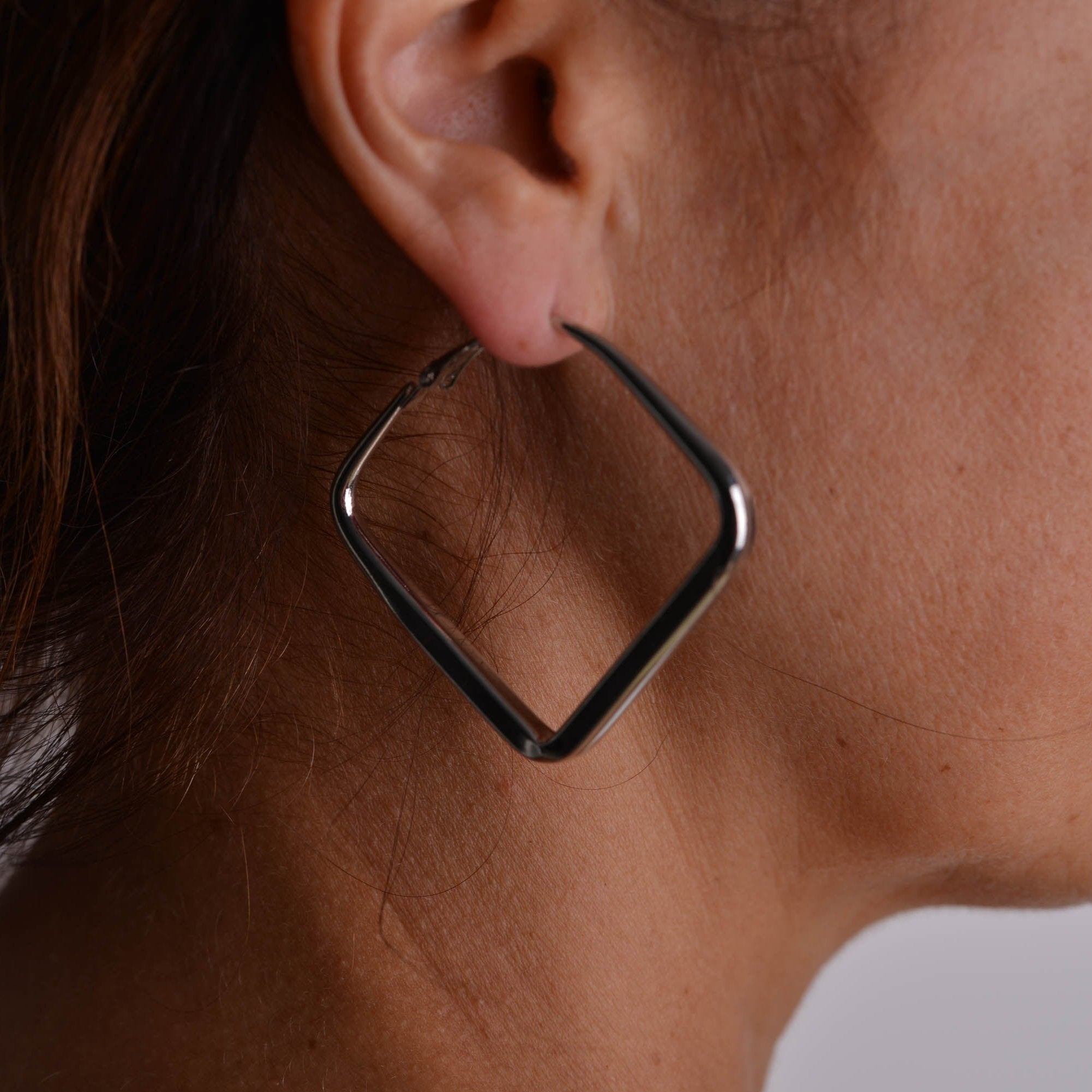 Large Geometric Hoops